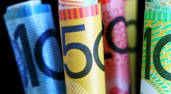 Dollar sinks to seven-week low, ANZ and CBA expect rate cut by June