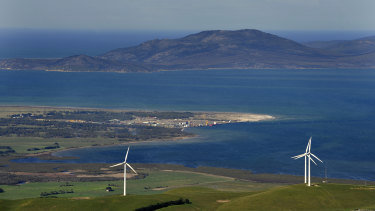 New deal to turn waste timber into hydrogen at Bass Strait port