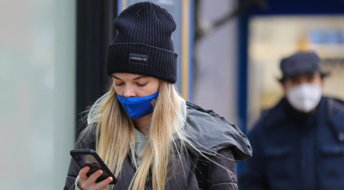 Apple tests FaceID feature for iPhones as sales hit record high