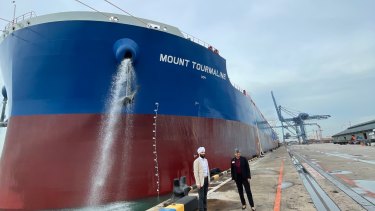BHP’s first LNG-powered bulk carrier fuels up in Singapore
