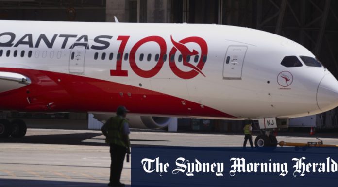 Qantas to buy low-carbon jet fuel in US, but no options at home