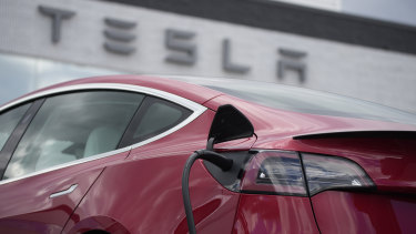 Electric car sector ‘dismayed’ at mounting oil subsidies