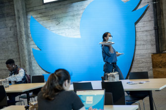 Elon Musk boosts criticism of Twitter executives, prompting online attacks
